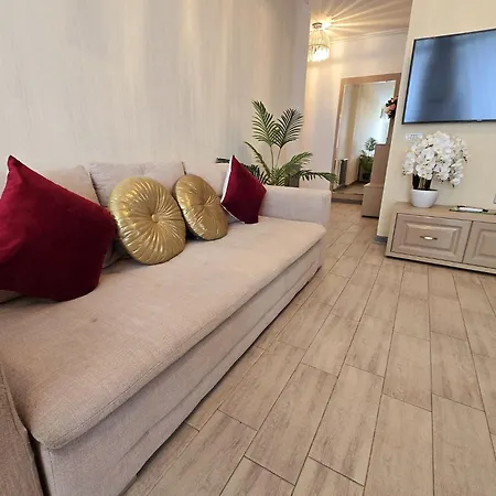 Panoramic Saeview - Pool & Apartment